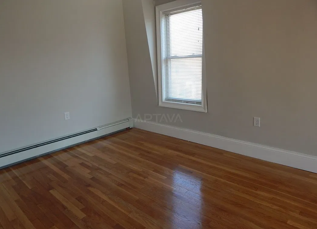 4 bed, 1.5 bath, $5,000 — Photo 1