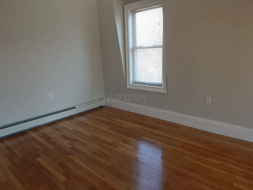 12 Dickinson St #1