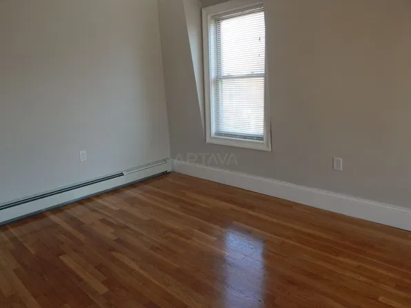 12 Dickinson St #1, Somerville, MA 02143