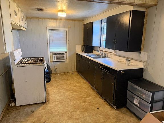 3rd image of 1113 E Steiner St