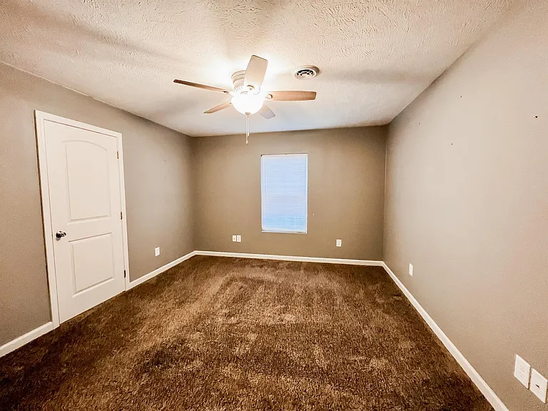 504 E Boulevard St — Photo 5