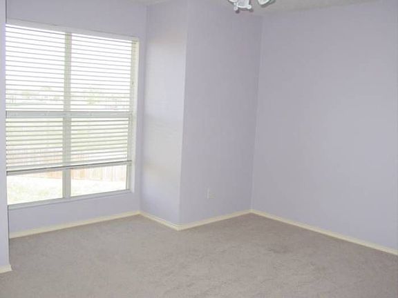 3rd image of 125 Cottonwood Ln