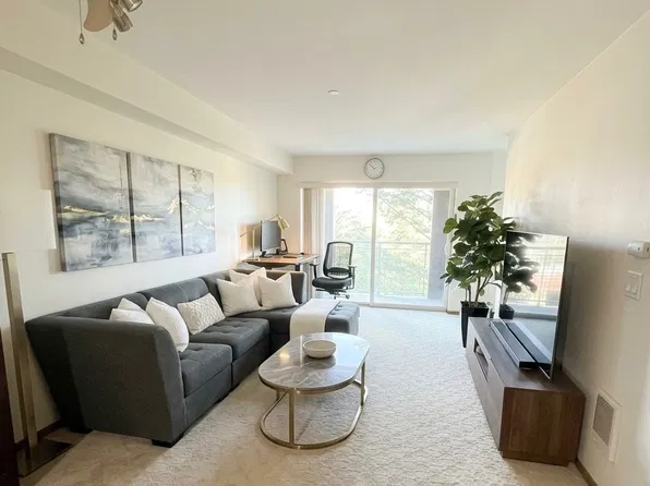 412 11th Ave APT 312, Seattle, WA 98122