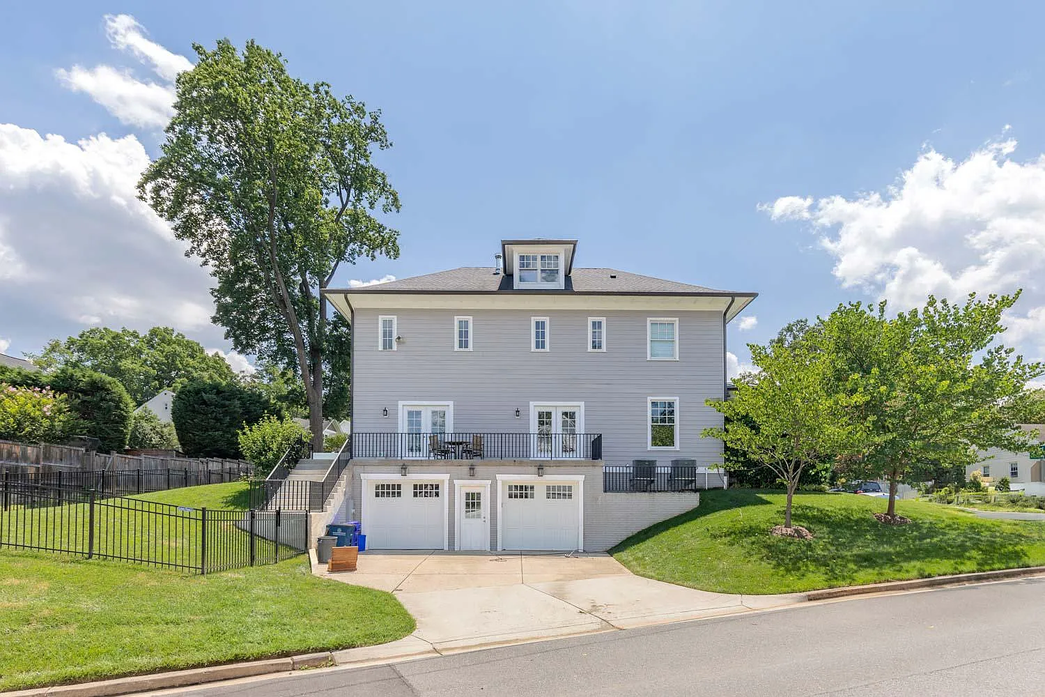 5 bed, 5.5 bath, 4885 sqft, $12,000 — Photo 4