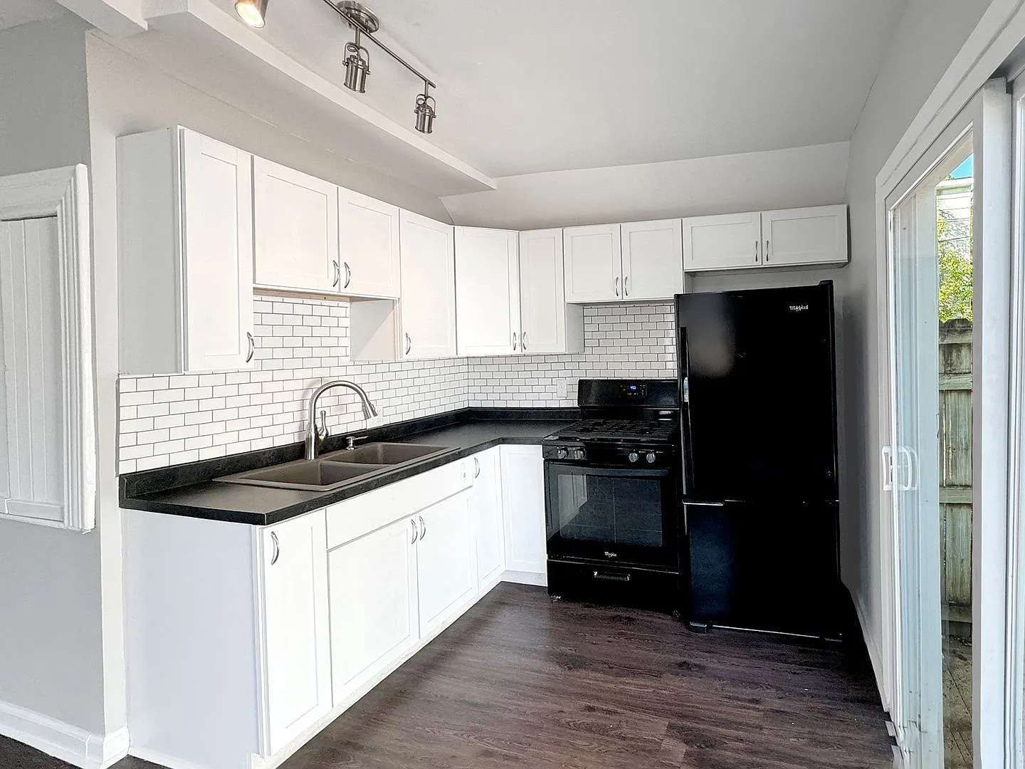 1 bed, 1.0 bath, $1,195 — Photo 1