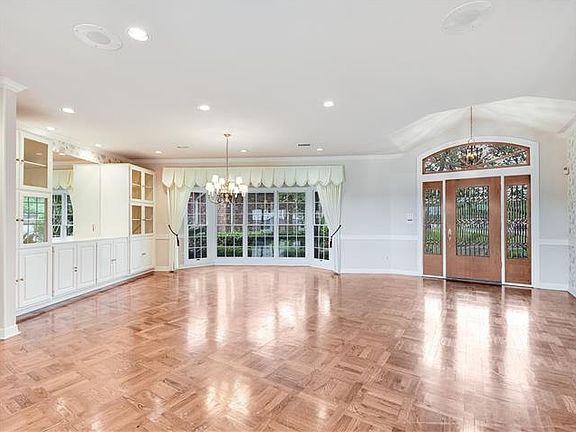 4th image of 6000 Mountain Villa Dr