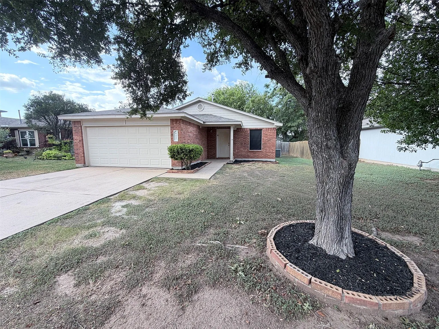 3 bed, 2.0 bath, 1396 sqft, $1,700 — Photo 2