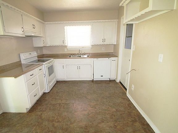 2nd image of 713 Howard Dr