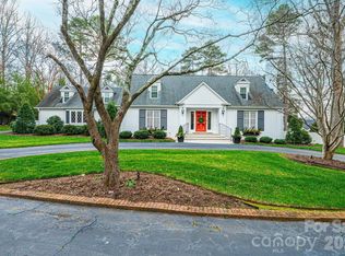 935 18th Avenue Dr NW, Hickory, NC 28601