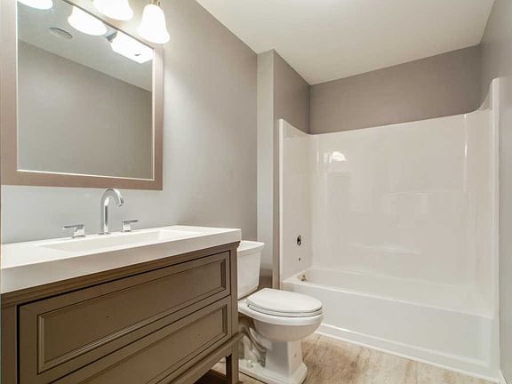 5th image of 11400 Monteville Ct