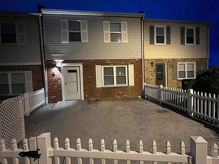 2 Alice Ct — Photo 2
