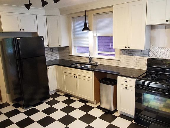 2nd image of 1689 Selby Ave