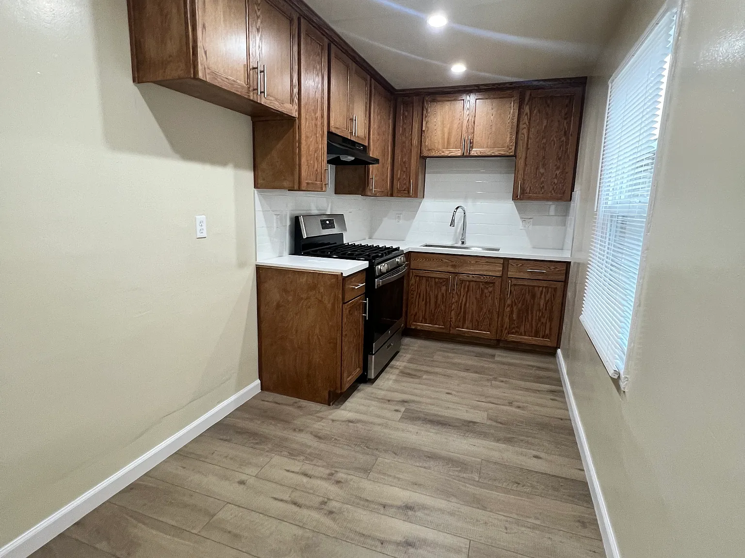 Studio, 560 sqft, $1,595 — Photo 3