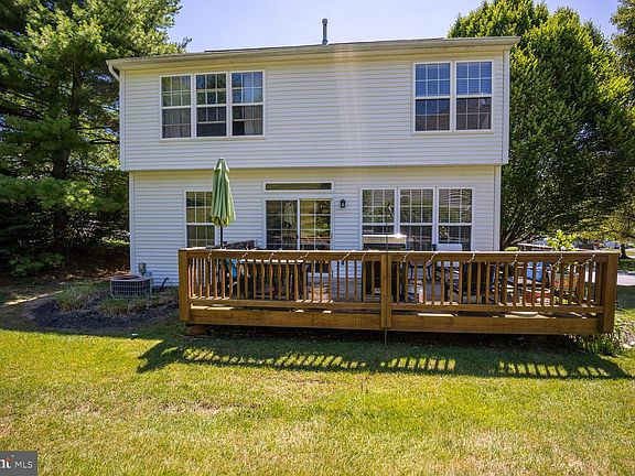 3rd image of 434 Carpenters Cove Ln