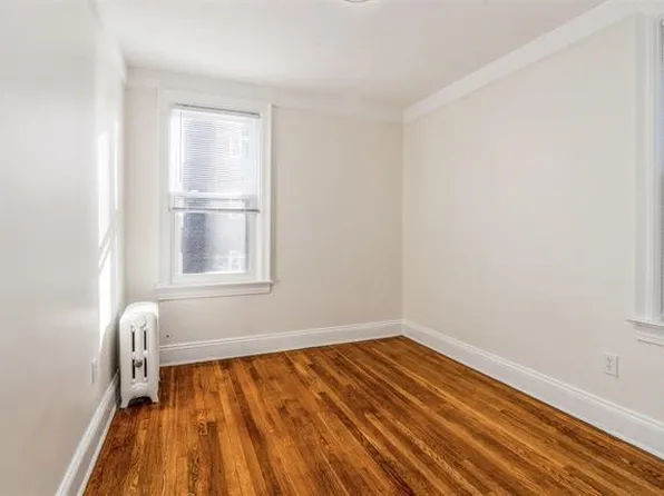 68 Linden Avenue image 12 of 17