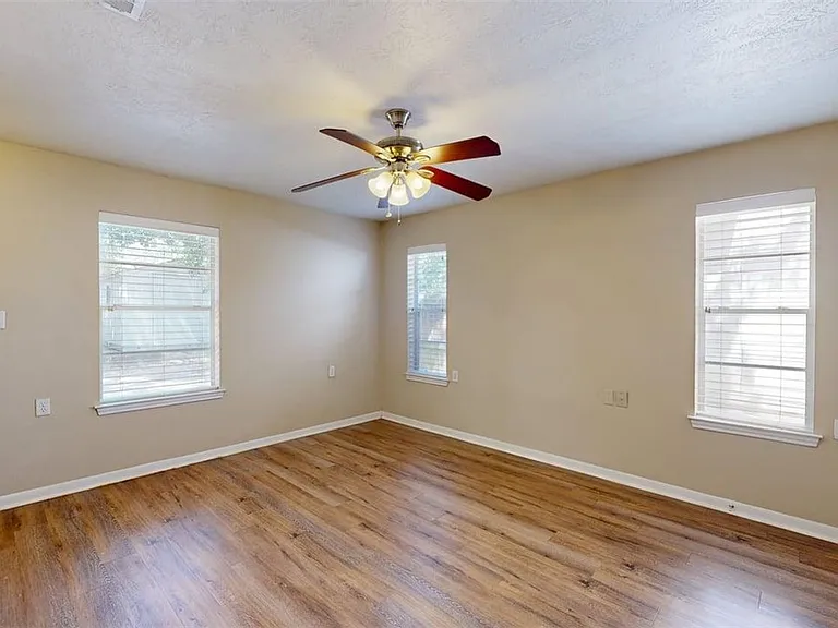 1724 Boardwalk Ct — Photo 18