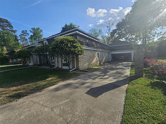2nd image of 548 River Plantation Dr