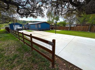 135 Lakeshore Dr S, Bandera, TX 78003
