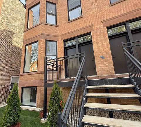 2nd image of 1309 N Rockwell St #2N