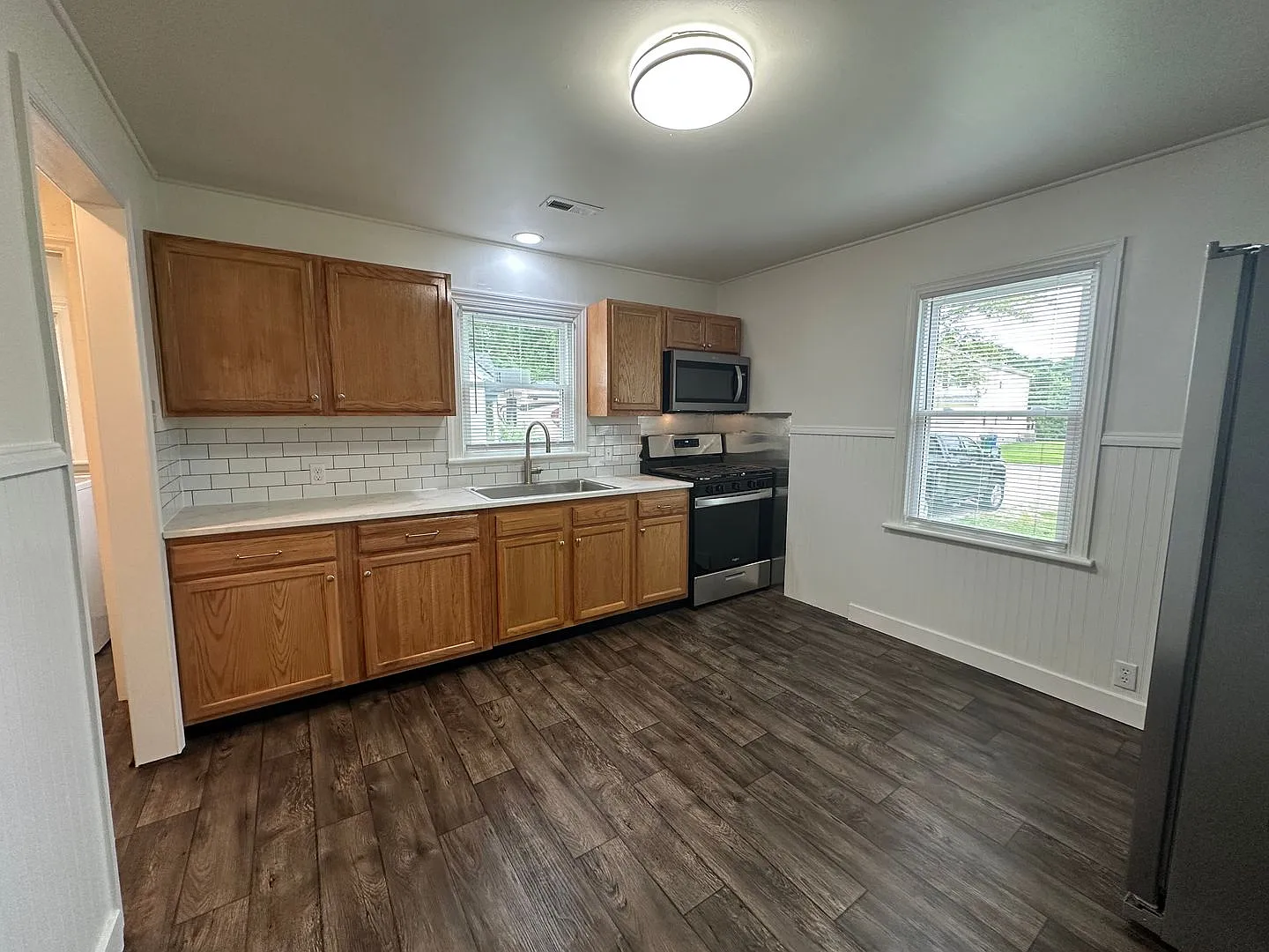 3 bed, 1.0 bath, 1100 sqft, $2,195 — Photo 4