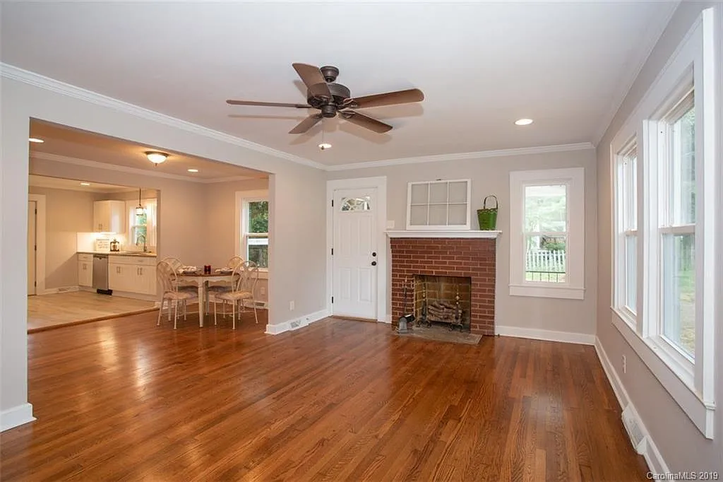3 bed, 1210 sqft, $1,800 — Photo 2