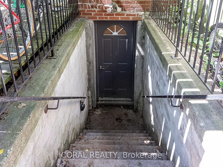 49 Jerome St #LOWER — Photo 21