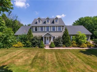 1807 Smith Kramer St NE, Hartville, OH 44632