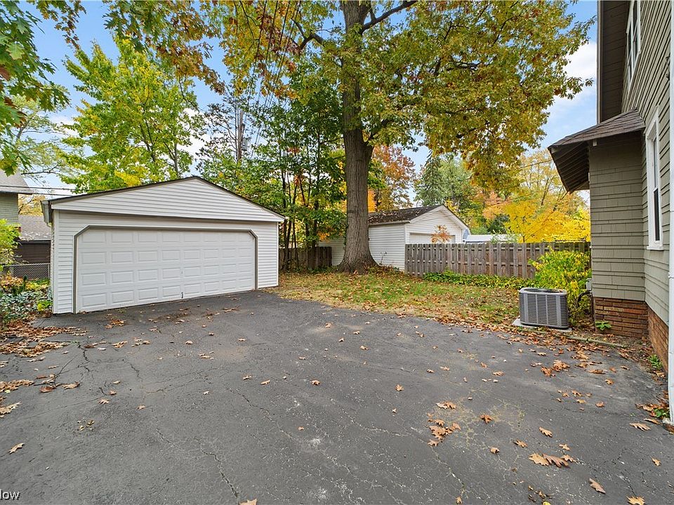 2nd image of 3011 E Derbyshire Rd