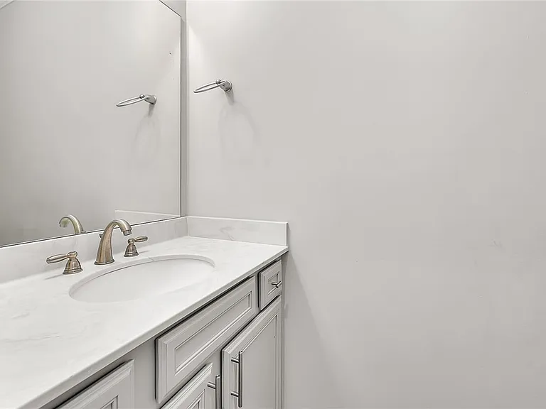 505 Mariners Cir — Photo 4