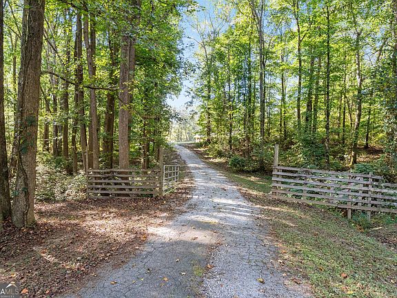 3rd image of 1116 Indian Creek Rd