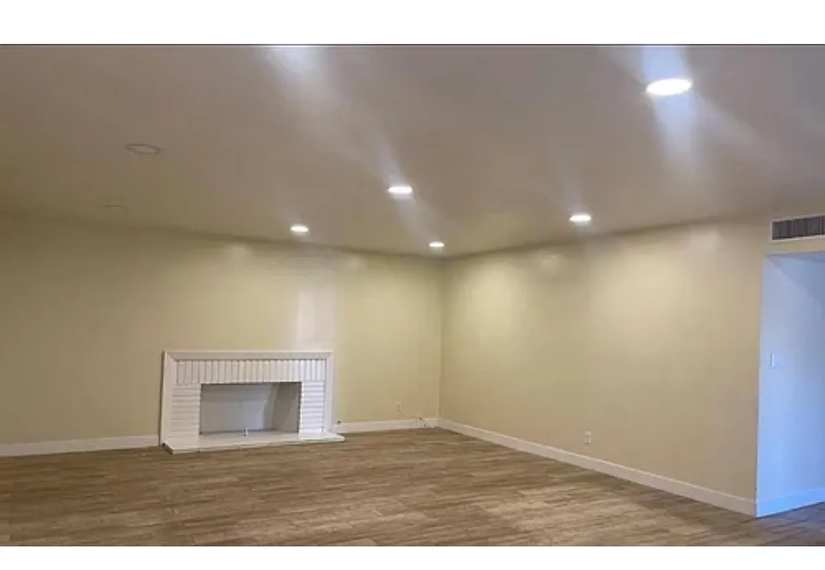 Building Photo - 2723 Noble Ave #A