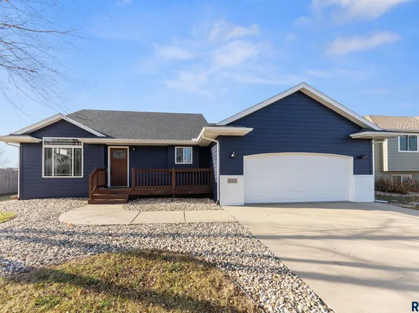 617 Raven Ave, Harrisburg, SD 57032