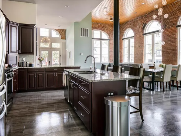 555 N 3rd St, Ste Genevieve, MO 63670