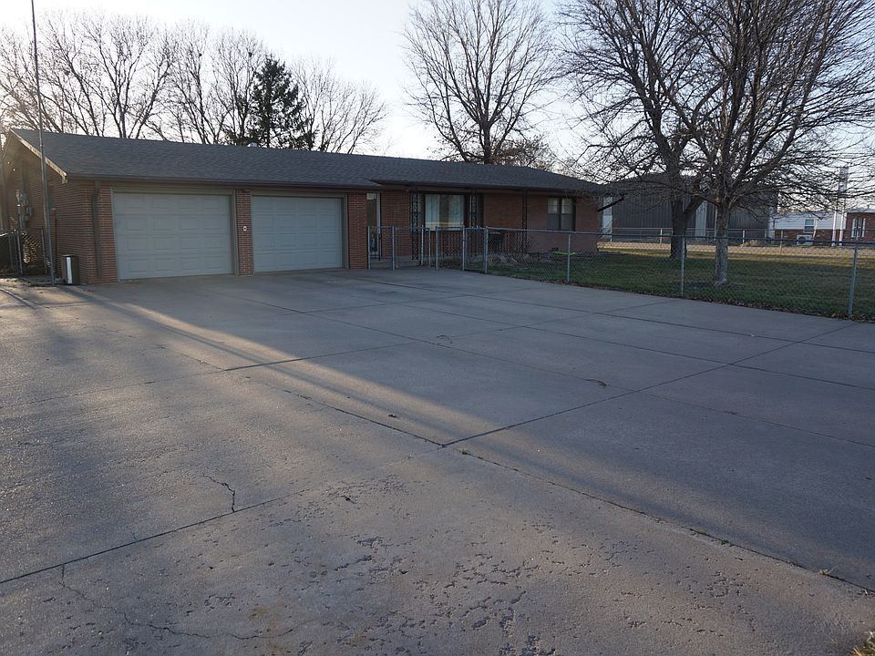 1st image of 2902 S Willow St