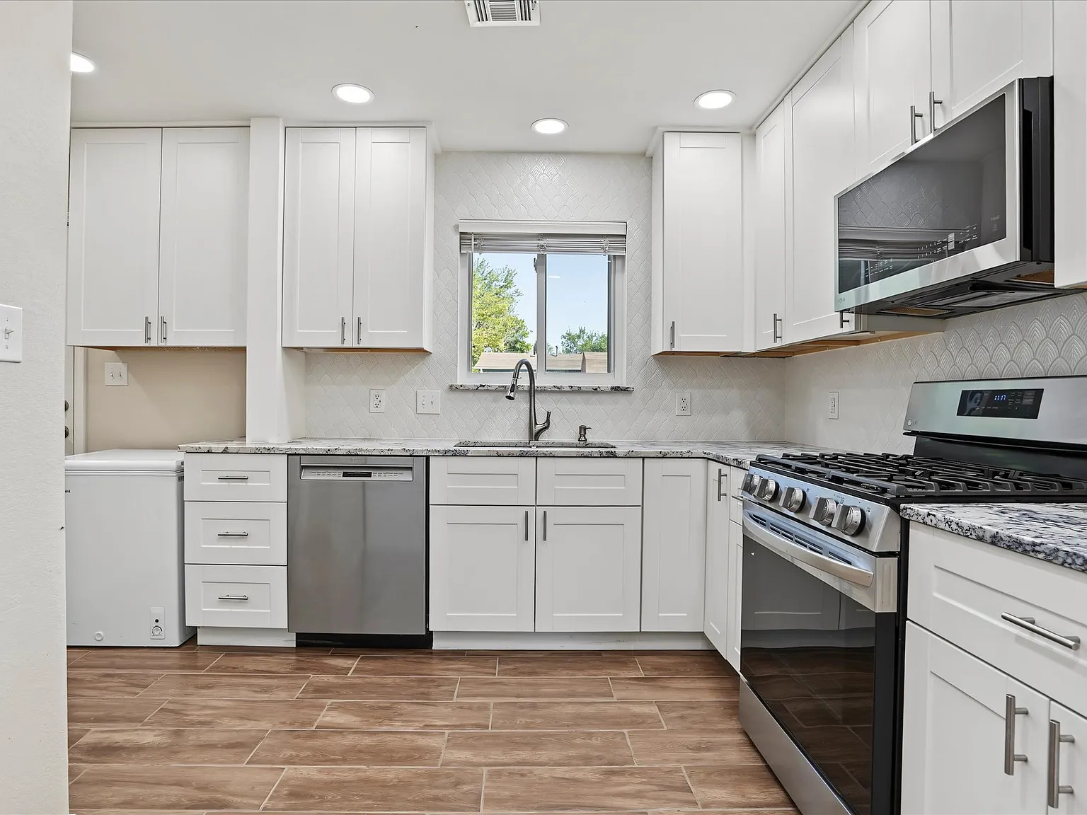 3 bed, 925 sqft, $1,550 — Photo 4