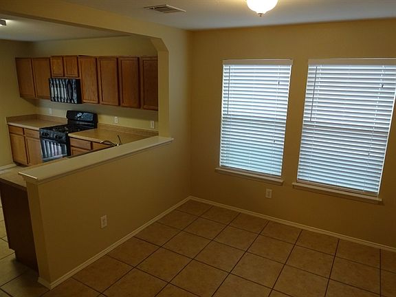 4th image of 228 Onyx Lake Dr