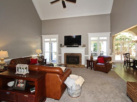 5th image of 682 Grassmeade Way