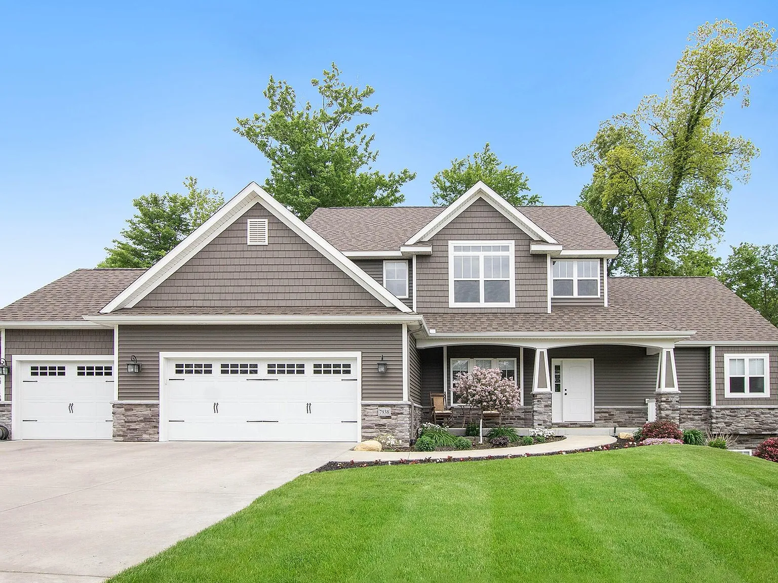 5 bed, 3906 sqft, $3,650 — Photo 1