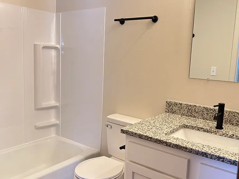 2157 Summit St #5 — Photo 8