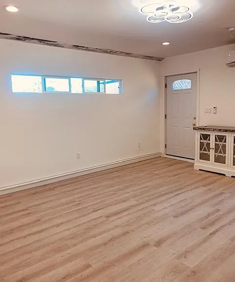 7410 Capistrano Ave — Photo 10