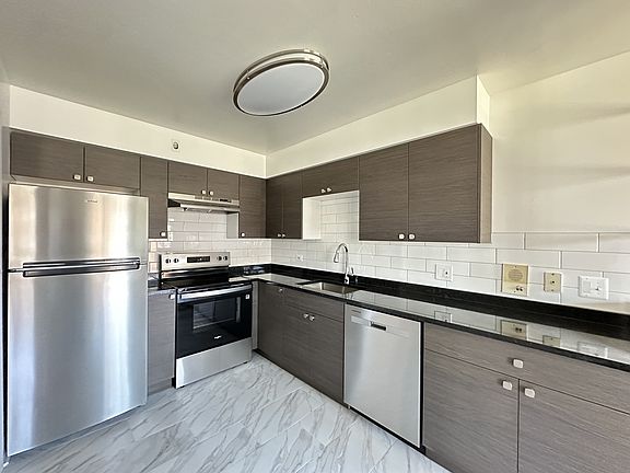 3rd image of 1026 S River Rd #B3