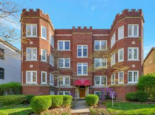 305 W University Ave APT 6, Champaign, IL 61820