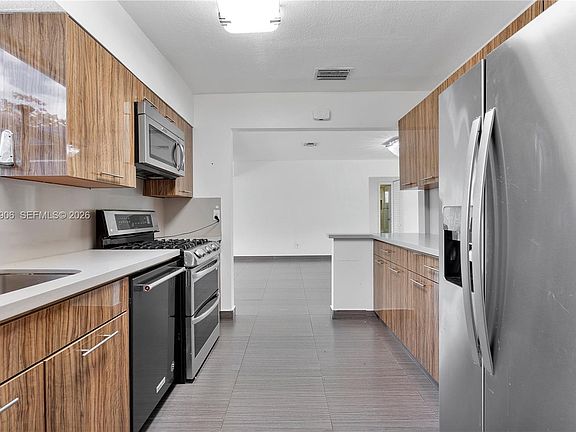 5th image of 2505 NE 214th St