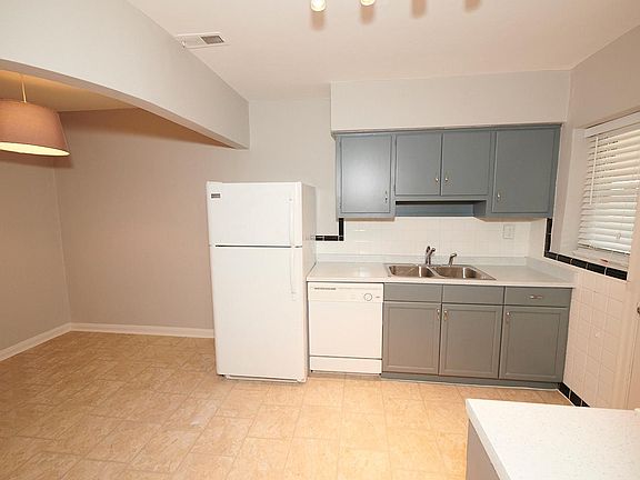 4th image of 5819 Lindenwood Ave