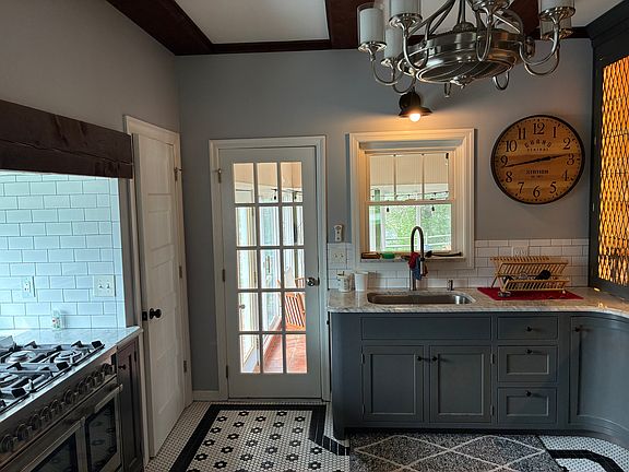 4th image of 2574 Amsterdam Rd