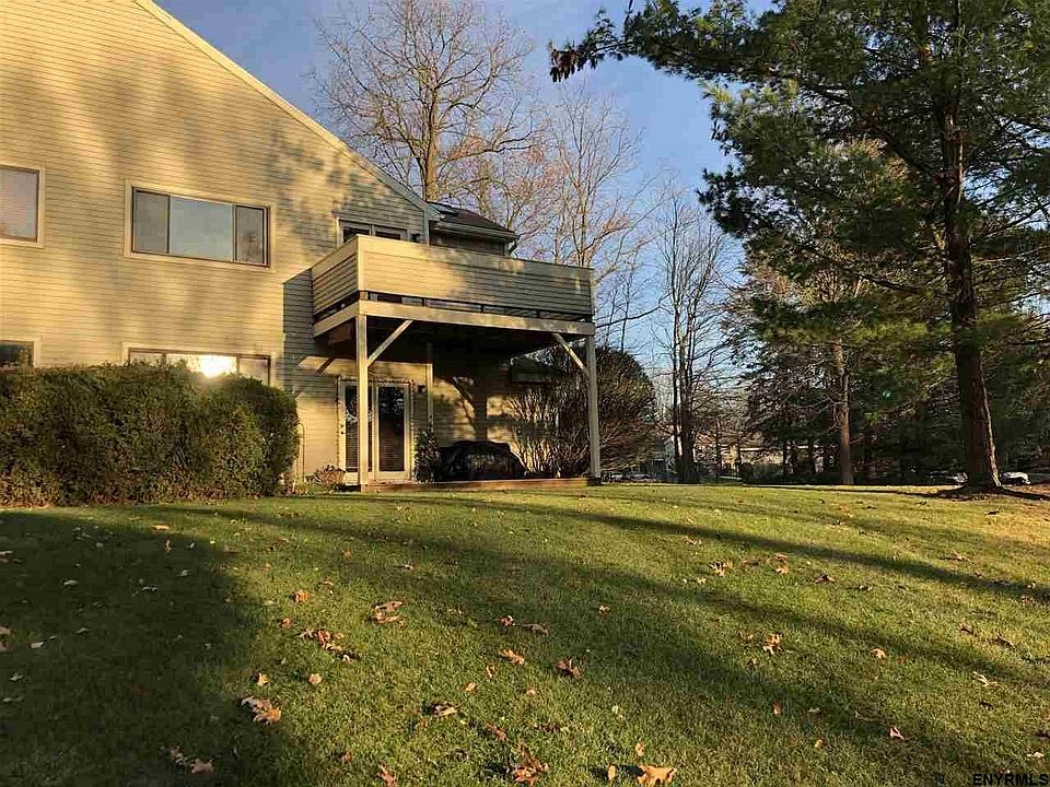 1st image of 222 Grenadier Ct