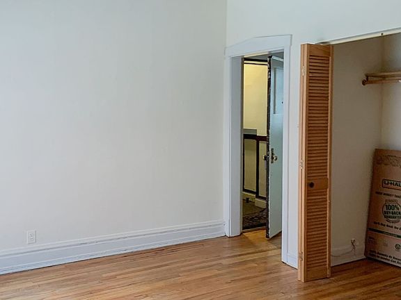 3rd image of 2882-92 N Clark St #2882-2