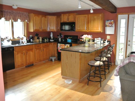 4th image of 45 Crestwood Ln