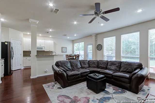 1321 Holmes Ln — Photo 8