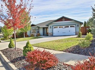 923 SW Harvest Dr, Grants Pass, OR 97527